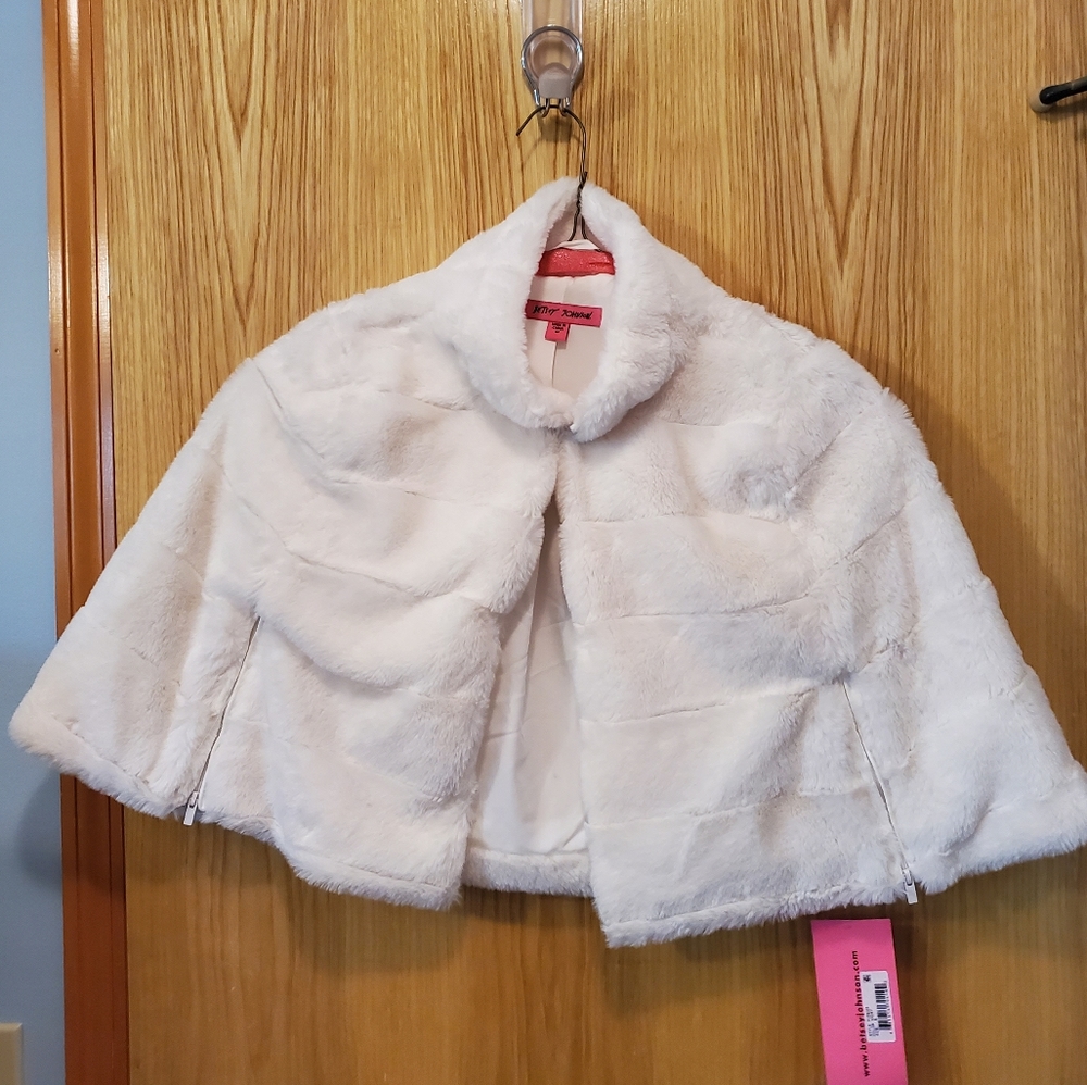 Betsey Johnson faux fur cape, snow white, medium